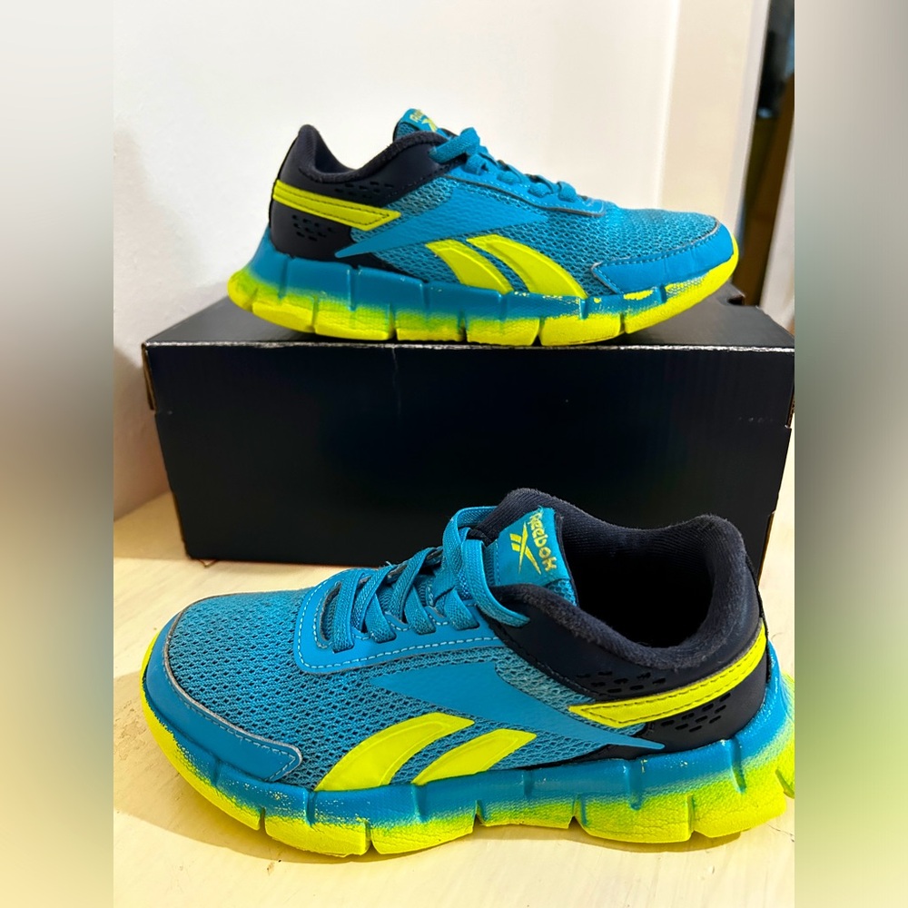 Kids Reebok Zig Dynamica 2.0 ALT running shoe, play shoes little boys size 13.5